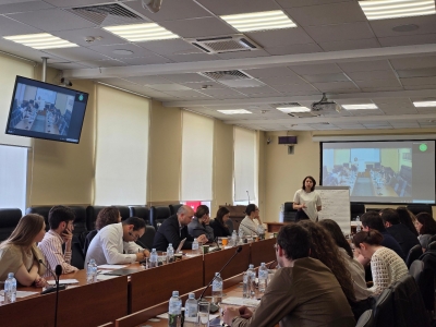 Рҧышәа еиздырҳаит. Аҧсны Аконституциатә ӡбарҭа Аппарат ахаҭарнакцәа азанааҭдырра аизырҳара иазкыз акурсқәа ирхысит.